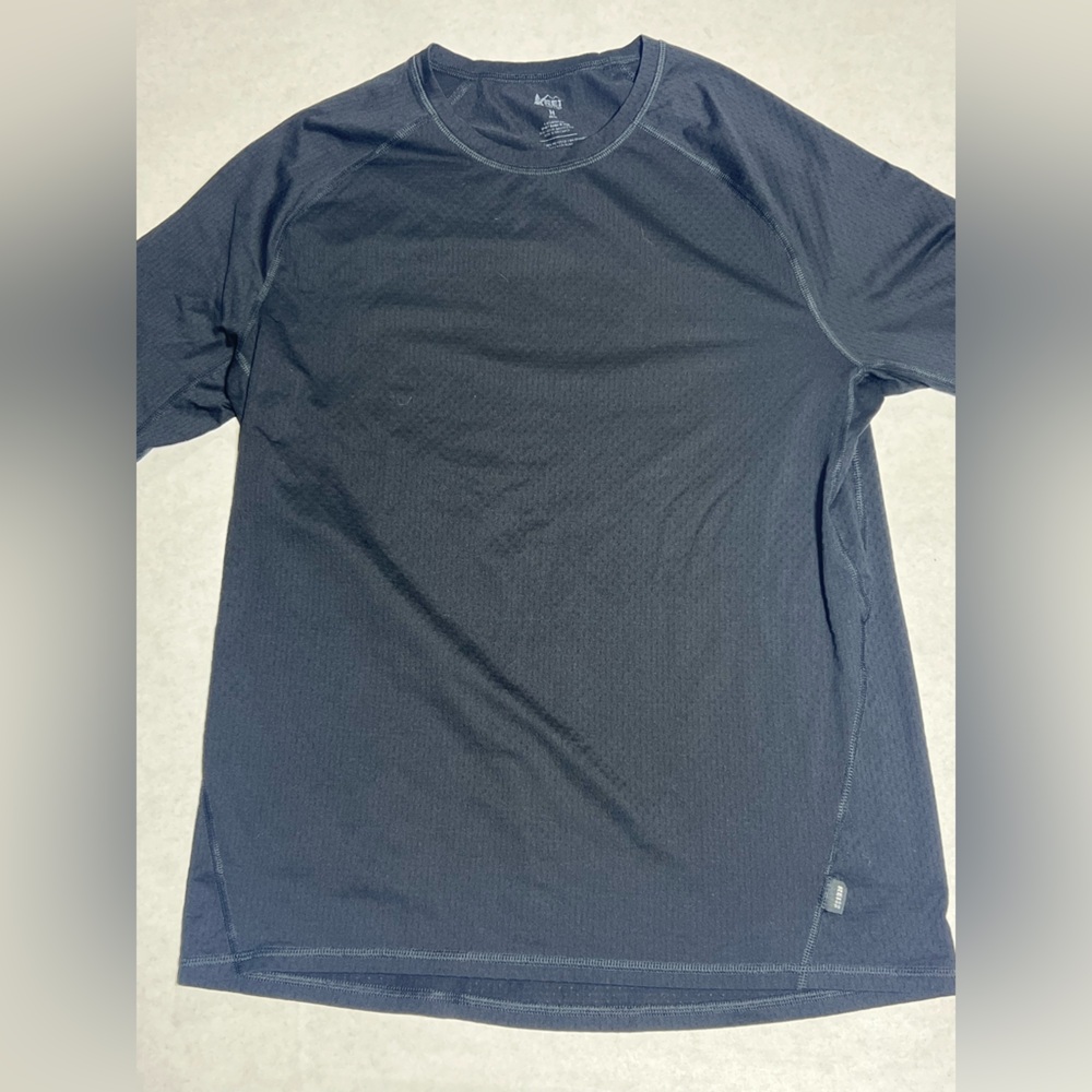 REI coop long sleeve thermal top size medium.